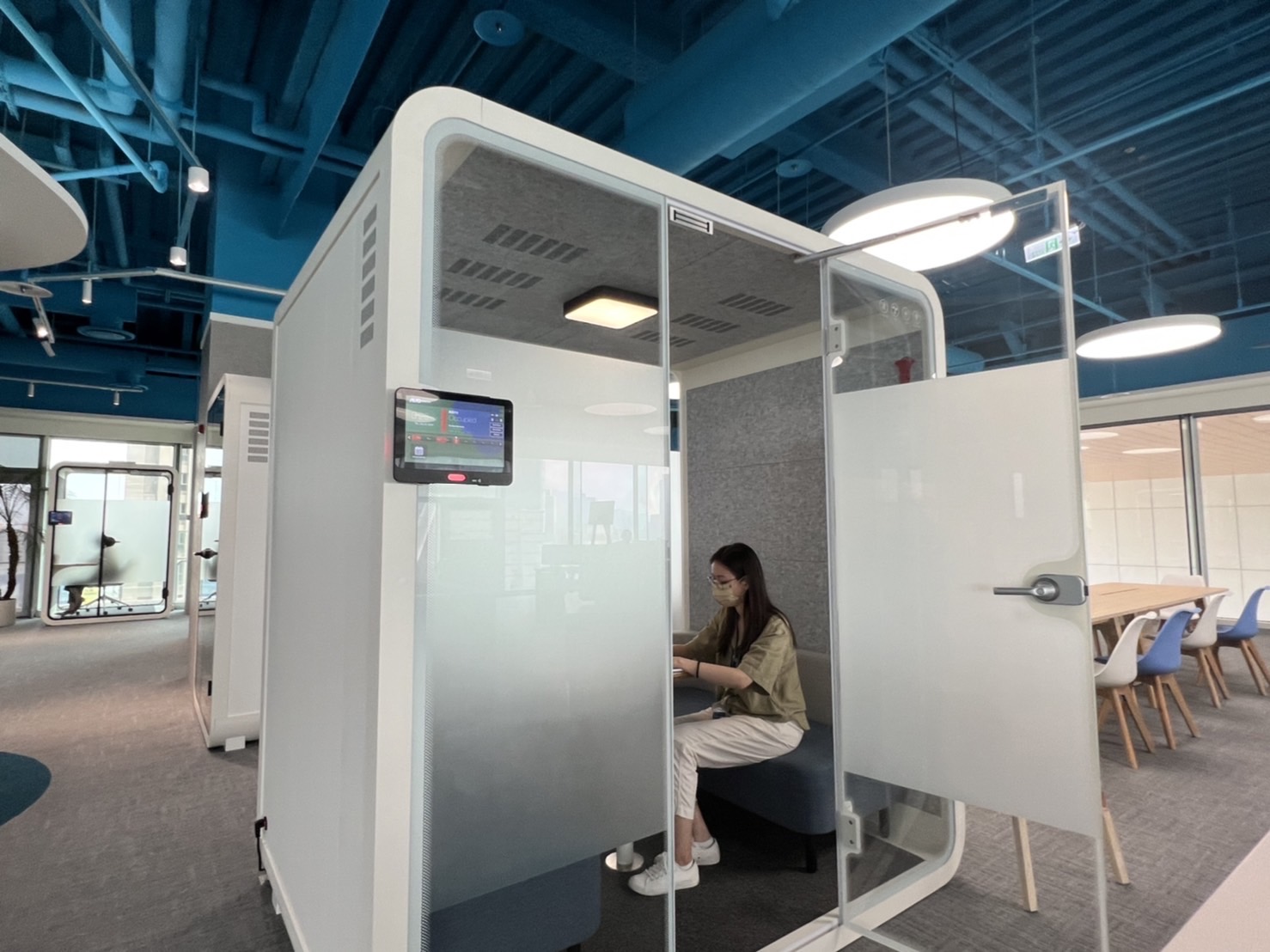 部落先锋高雄據點的智慧行動辦公艙，展現部落先锋在面板以外的研發應用軟實力